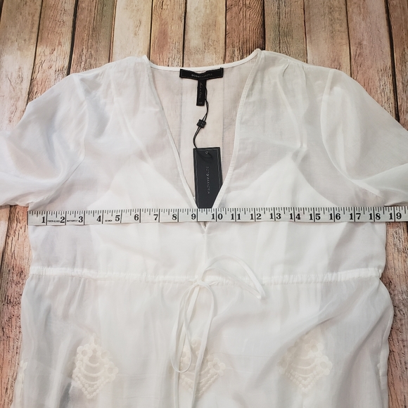 🆕️ BCBGMAXAZRIA Scalloped Embroidery Top Size S - Picture 12 of 15